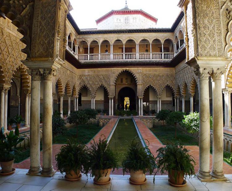 English Tour inside the Royal Alcazar Seville