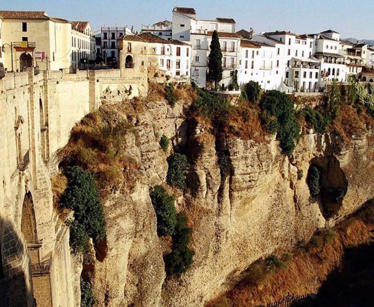 Day trip from seville to white villages (ronda, arcos..)