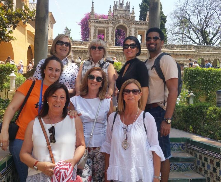 Tour inside the Royal Alcazar + Seville Santa Cruz Jewish Quarter Tour